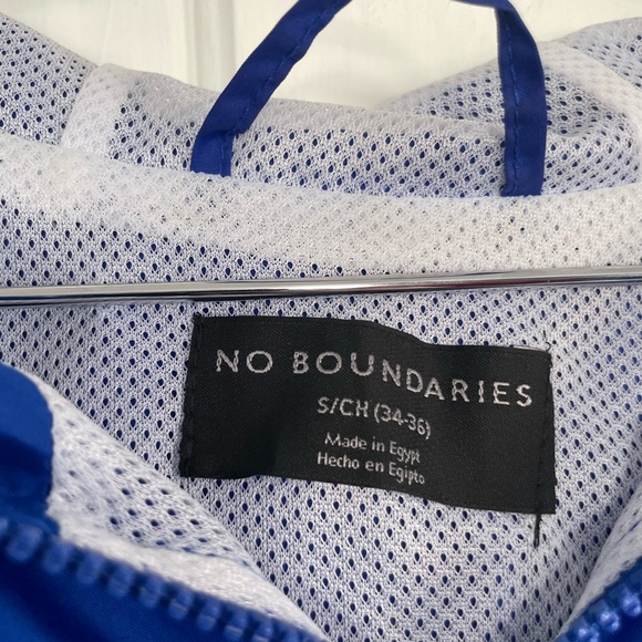 Red and blue windbreaker - Picture 3 of 4